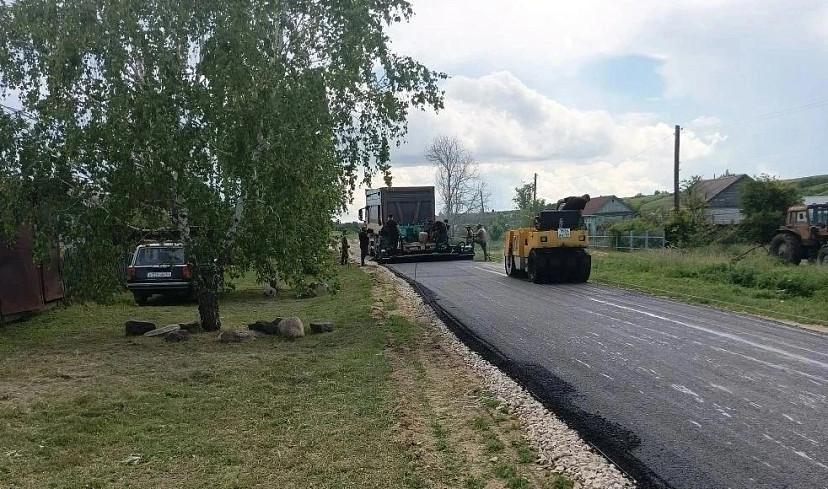 На ремонт дорог в саратовских селах направили свыше 1,3 млрд рублей